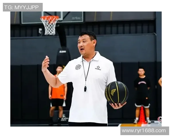 中国篮球教练主教练的职责与挑战：如何提升球队竞争力与战术水平